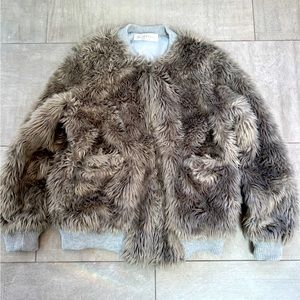Grey faux fur jacket with knit cuffs & collar. Front pockets & silky lining! Fun